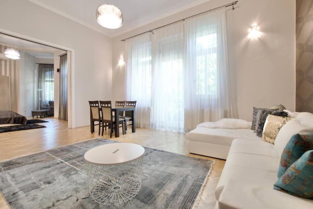 Premium Apartment By Hi5 - Lendvay Palace 부다페스트 외부 사진